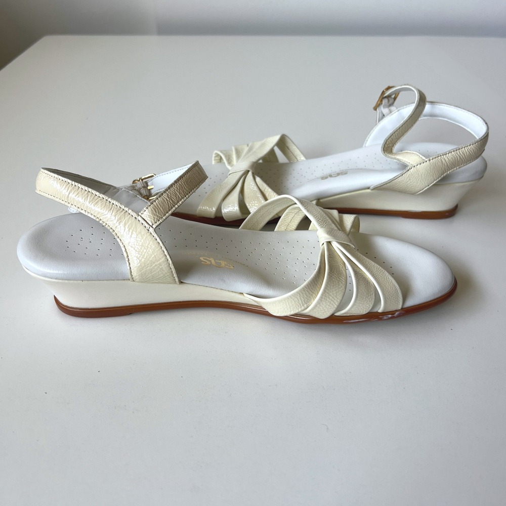 SAS Ivory Patent Leather Comfort Sandals Wedge Slingback Shoes 7W - Picture 9 of 9